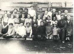 6 класс ШКМ г.Олонец 1934г. с Андреевым 6 класс ШКМ г.Олонец 1934г. с Андреевым